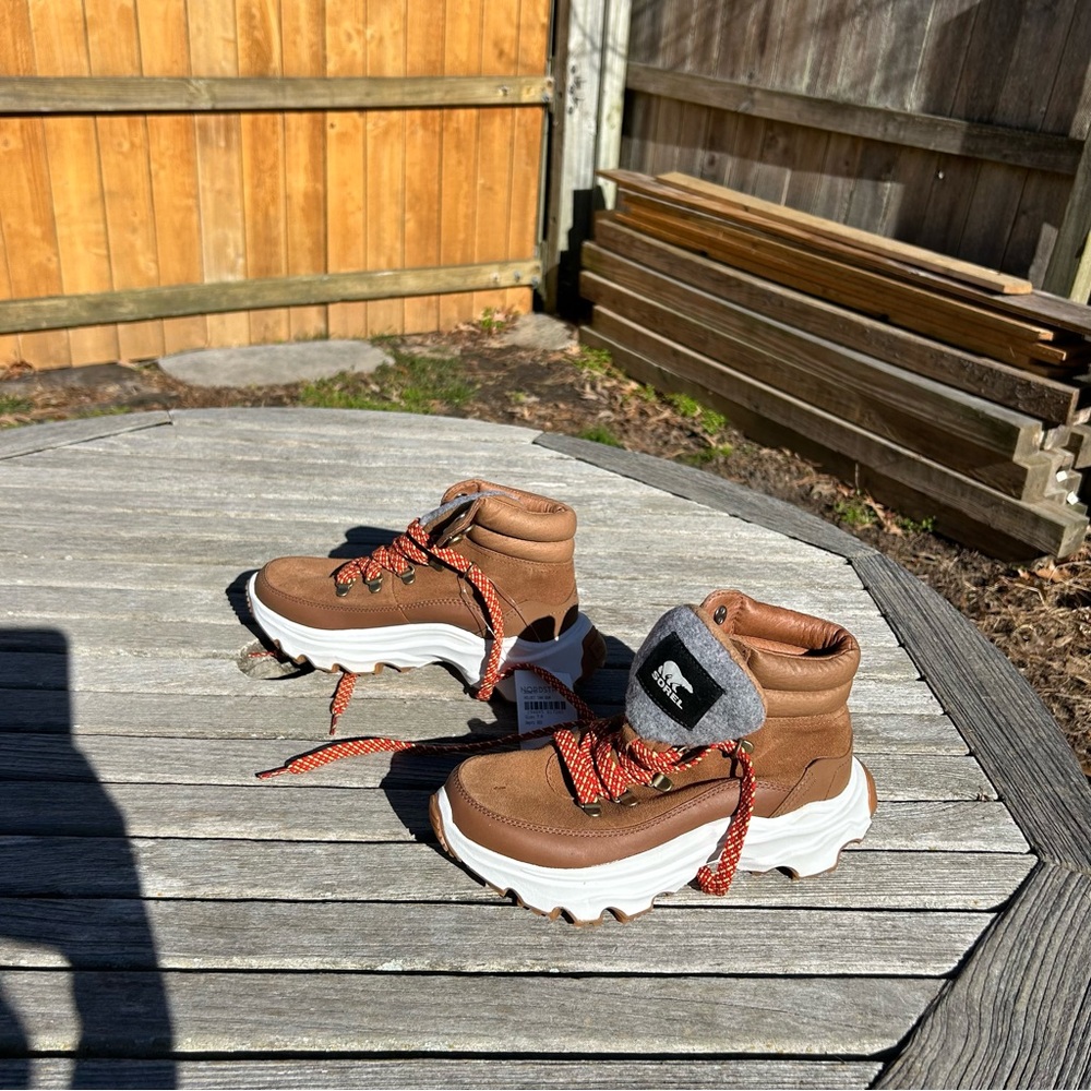 SOREL Kinetic Breakthru waterproof Boots Size 7 - Picture 9 of 15